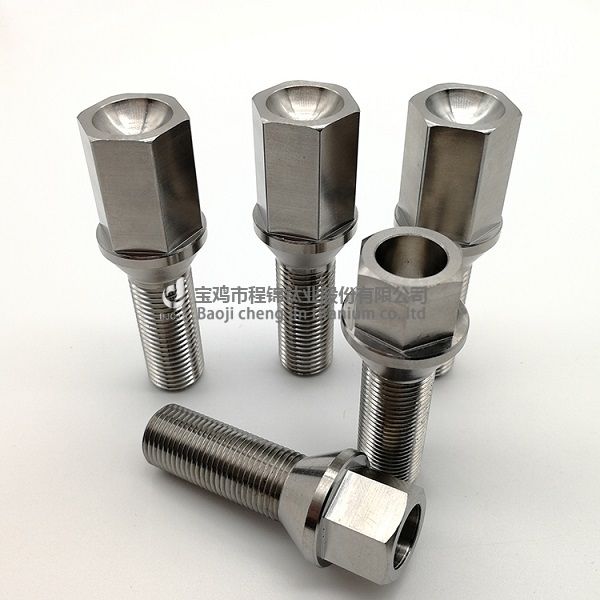 汽车轮毂螺栓(图1)